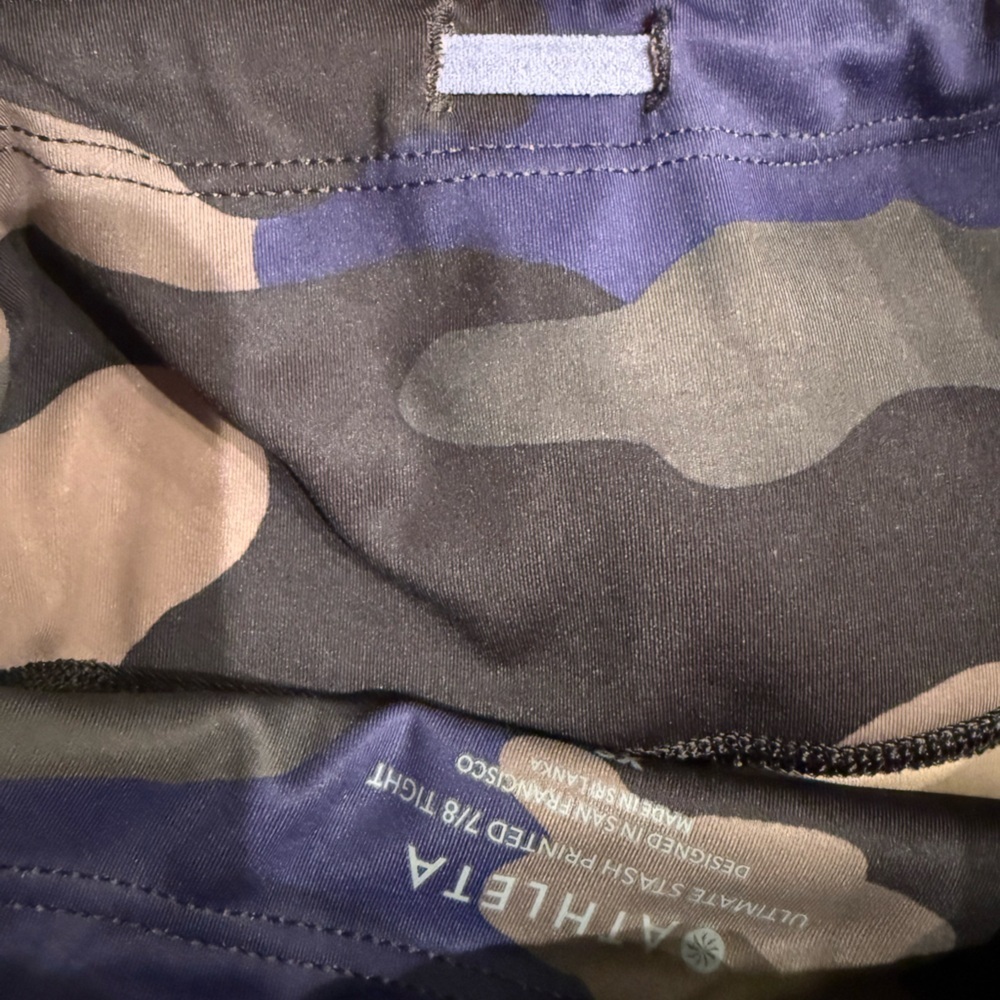 Athleta Ultimate Stash Printed 7/8 Tight Camo Size:XS Like New - Picture 9 of 10